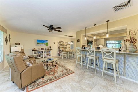 House in Sarasota, Florida 3 bedrooms, 184.23 sq.m. № 1884673 - photo 8