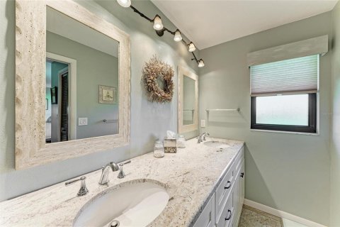 House in Sarasota, Florida 3 bedrooms, 184.23 sq.m. № 1884673 - photo 28