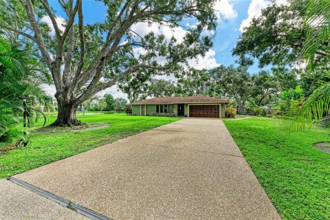 House in Sarasota, Florida 3 bedrooms, 184.23 sq.m. № 1884673 - photo 1