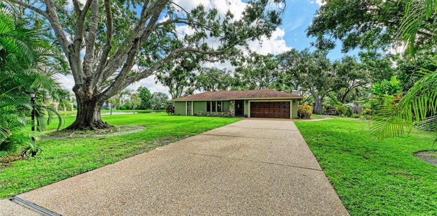 House in Sarasota, Florida 3 bedrooms, 184.23 sq.m. № 1884673