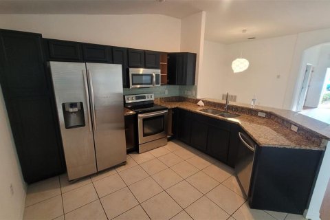Villa ou maison à louer à Lakeland, Floride: 3 chambres, 162.21 m2 № 2220983 - photo 3