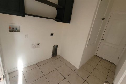 Villa ou maison à louer à Lakeland, Floride: 3 chambres, 162.21 m2 № 2220983 - photo 12