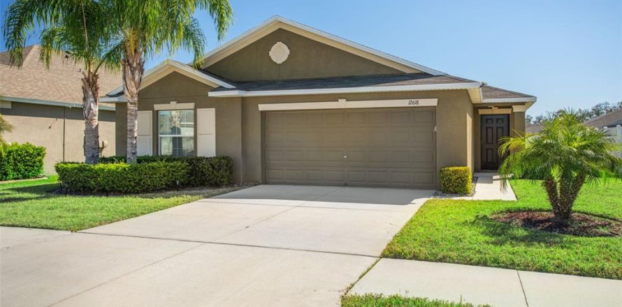 Villa ou maison à Gibsonton, Floride 4 chambres, 171.87 m2 № 1597232