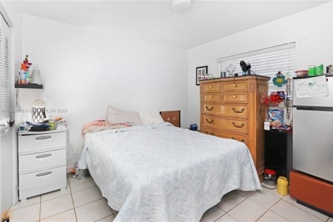 House in Hialeah, Florida 3 bedrooms, 117.06 sq.m. № 1889252 - photo 18