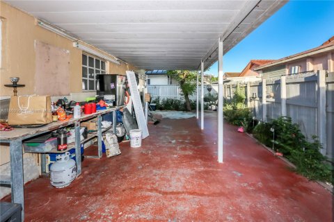 House in Hialeah, Florida 3 bedrooms, 117.06 sq.m. № 1889252 - photo 22