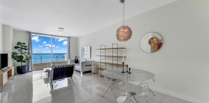Condominio en Miami, Florida, 1 dormitorio № 1861679