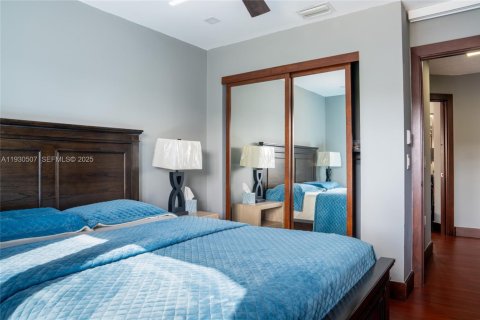 House in Miami, Florida 4 bedrooms, 168.99 sq.m. № 1989292 - photo 12