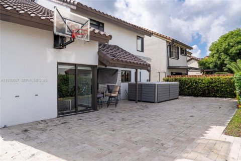 House in Miami, Florida 4 bedrooms, 168.99 sq.m. № 1989292 - photo 28