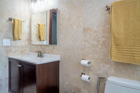 House in Miami, Florida 4 bedrooms, 168.99 sq.m. № 1989292 - photo 9