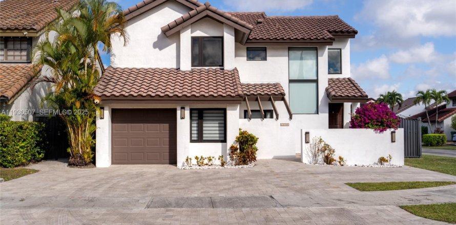 House in Miami, Florida 4 bedrooms, 168.99 sq.m. № 1989292