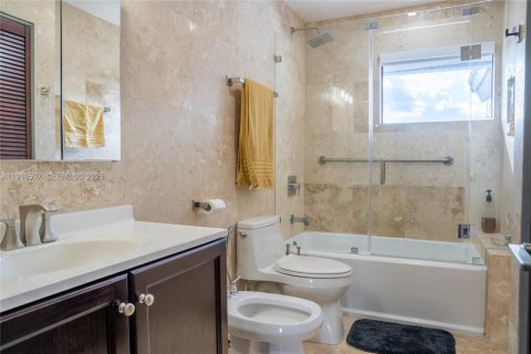 House in Miami, Florida 4 bedrooms, 168.99 sq.m. № 1989292 - photo 8