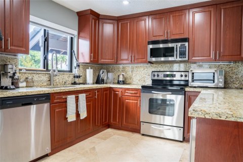 House in Miami, Florida 4 bedrooms, 168.99 sq.m. № 1989292 - photo 26