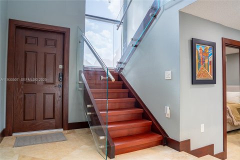 House in Miami, Florida 4 bedrooms, 168.99 sq.m. № 1989292 - photo 19