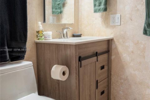 House in Miami, Florida 4 bedrooms, 168.99 sq.m. № 1989292 - photo 27