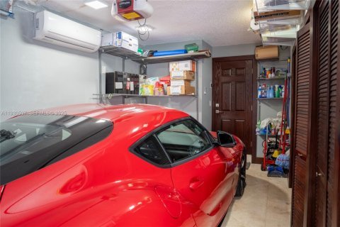 House in Miami, Florida 4 bedrooms, 168.99 sq.m. № 1989292 - photo 29