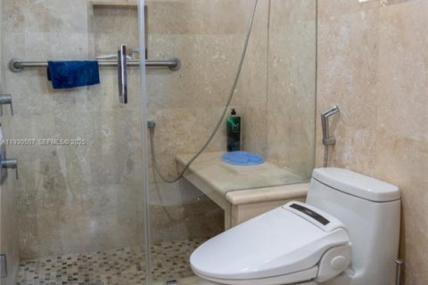 House in Miami, Florida 4 bedrooms, 168.99 sq.m. № 1989292 - photo 18