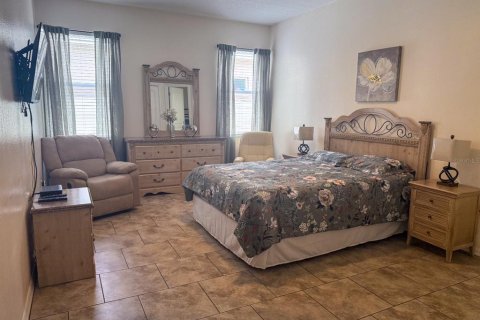 House in Orlando, Florida 4 bedrooms, 185.06 sq.m. № 1844547 - photo 17