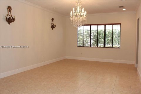 House in Cutler Bay, Florida 5 bedrooms, 438.22 sq.m. № 1794838 - photo 13
