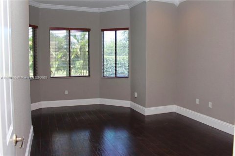 House in Cutler Bay, Florida 5 bedrooms, 438.22 sq.m. № 1794838 - photo 26