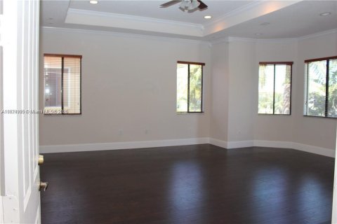 House in Cutler Bay, Florida 5 bedrooms, 438.22 sq.m. № 1794838 - photo 15