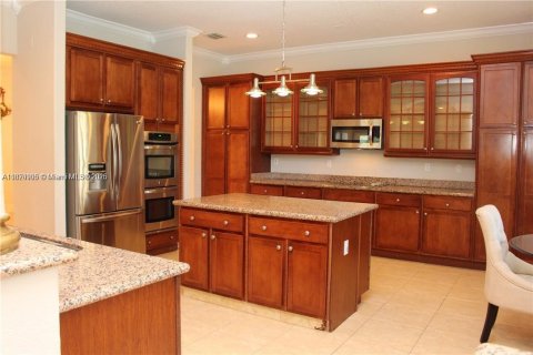 House in Cutler Bay, Florida 5 bedrooms, 438.22 sq.m. № 1794838 - photo 6