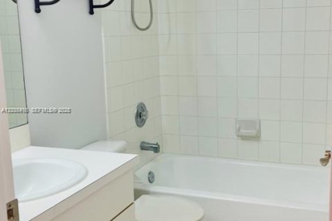 Adosado en alquiler en Pembroke Pines, Florida, 3 dormitorios, 160.35 m2 № 2077992 - foto 17