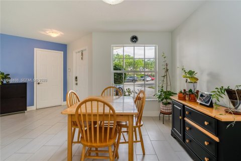 Adosado en alquiler en Pembroke Pines, Florida, 3 dormitorios, 160.35 m2 № 2077992 - foto 11