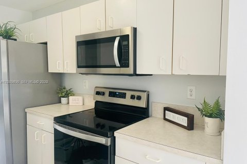 Adosado en alquiler en Pembroke Pines, Florida, 3 dormitorios, 160.35 m2 № 2077992 - foto 12