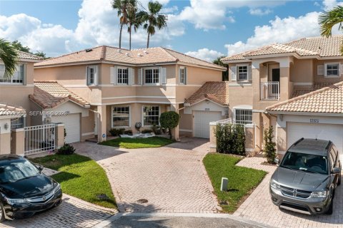 Adosado en Pembroke Pines, Florida 3 dormitorios, 160.35 m2 № 2077992