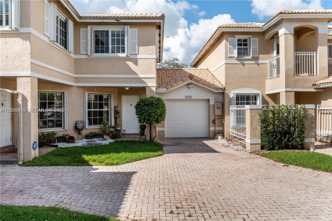 Adosado en alquiler en Pembroke Pines, Florida, 3 dormitorios, 160.35 m2 № 2077992 - foto 2