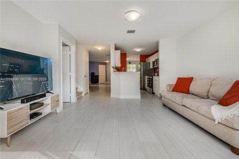 Adosado en alquiler en Pembroke Pines, Florida, 3 dormitorios, 160.35 m2 № 2077992 - foto 7