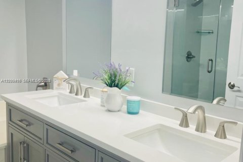 Adosado en alquiler en Pembroke Pines, Florida, 3 dormitorios, 160.35 m2 № 2077992 - foto 5