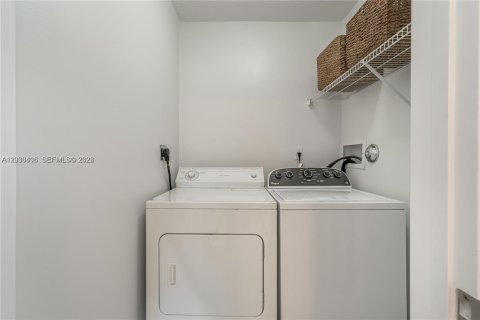 Adosado en alquiler en Pembroke Pines, Florida, 3 dormitorios, 160.35 m2 № 2077992 - foto 18