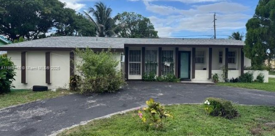 House in Miami Gardens, Florida 3 bedrooms, 124.58 sq.m. № 1891117