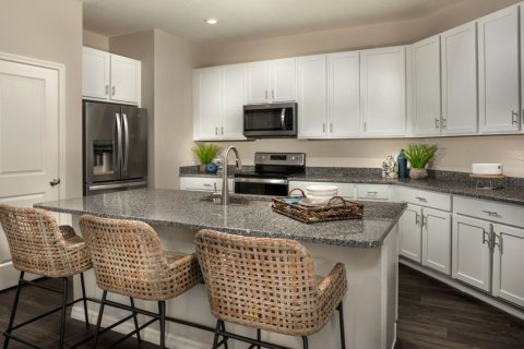 Townhouse in LEGENDS POINTE in Hudson, Florida 4 bedrooms, 159 sq.m. № 57560 - photo 1
