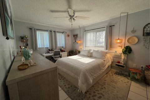 Condo in Miami, Florida, 2 bedrooms  № 1893059 - photo 15