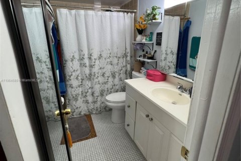 Condo in Miami, Florida, 2 bedrooms  № 1893059 - photo 16