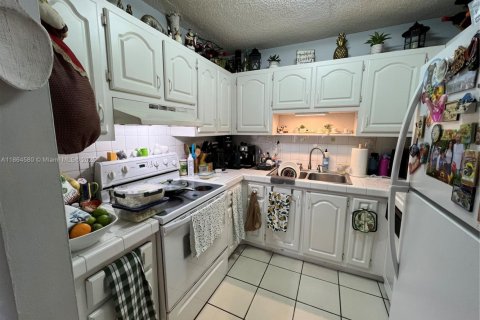 Condo in Miami, Florida, 2 bedrooms  № 1893059 - photo 19