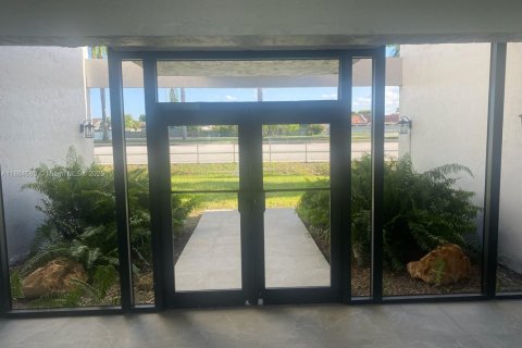 Condo in Miami, Florida, 2 bedrooms  № 1893059 - photo 8