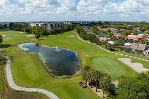 Condo in Pembroke Pines, Florida, 2 bedrooms  № 2047125 - photo 23