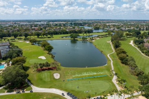 Condo in Pembroke Pines, Florida, 2 bedrooms  № 2047125 - photo 22