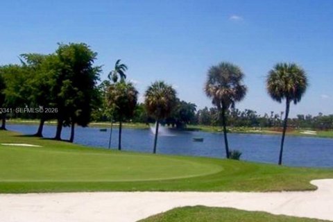 Condo in Pembroke Pines, Florida, 2 bedrooms  № 2047125 - photo 21