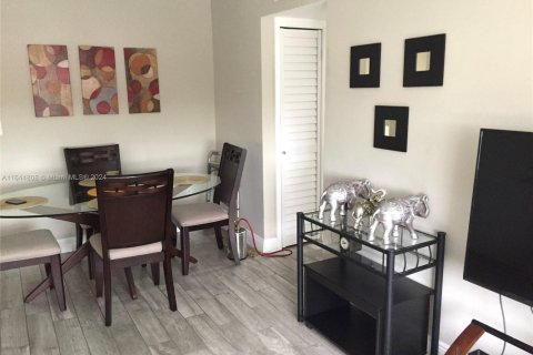 Купить кондоминиум в Майами, Флорида 2 спальни, 64.1м2, № 1978702 - фото 3