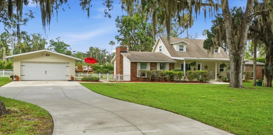 House in Crystal River, Florida 4 bedrooms, 202.16 sq.m. № 2220444