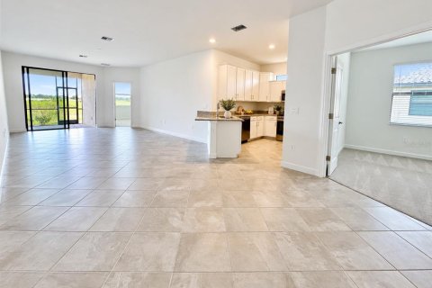 Villa ou maison à louer à Bradenton, Floride: 2 chambres, 144.65 m2 № 2424138 - photo 5