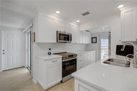 Villa ou maison à vendre à Sarasota, Floride: 2 chambres, 141.95 m2 № 2413911 - photo 9