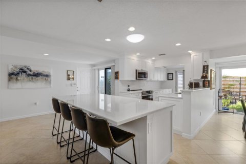 Villa ou maison à vendre à Sarasota, Floride: 2 chambres, 141.95 m2 № 2413911 - photo 8