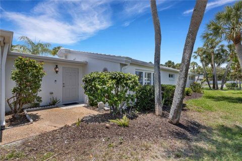 Villa ou maison à vendre à Sarasota, Floride: 2 chambres, 141.95 m2 № 2413911 - photo 3