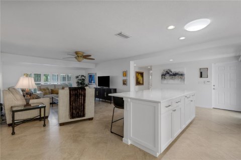 Villa ou maison à vendre à Sarasota, Floride: 2 chambres, 141.95 m2 № 2413911 - photo 6