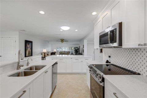 Villa ou maison à vendre à Sarasota, Floride: 2 chambres, 141.95 m2 № 2413911 - photo 7